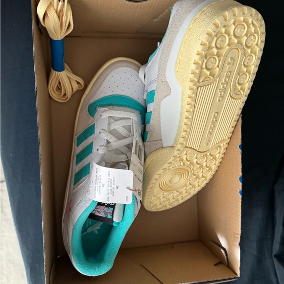 Adidas Forum Low - Picture 2 of 5